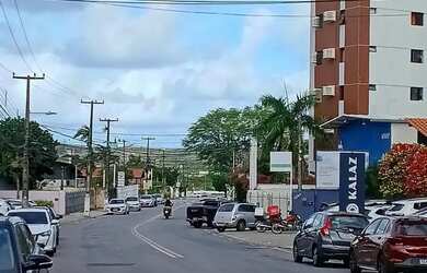 Imagem: A casa possui 4 Dormitórios, 3 Banheiros, 4 Vagas na garagem