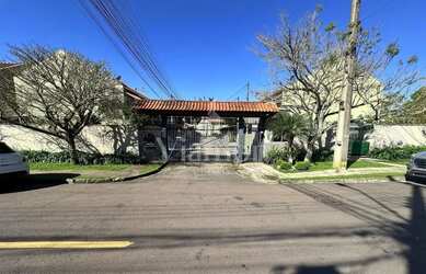 Imagem: A casa em condomínio possui 3 Dormitórios, 1 Banheiro, 2 Vagas