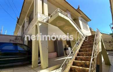 Imagem: A casa possui 5 Dormitórios, 2 Banheiros, 3 Vagas na garagem