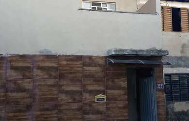 Imagem: A casa possui 4 Dormitórios, 2 Banheiros e está localizado