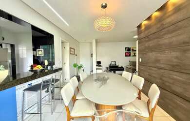 Imagem: O apartamento possui 3 Dormitórios, 3 Banheiros, 2 Vagas na