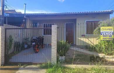 Imagem: A casa possui 3 Dormitórios, 2 Banheiros, 2 Vagas na garagem