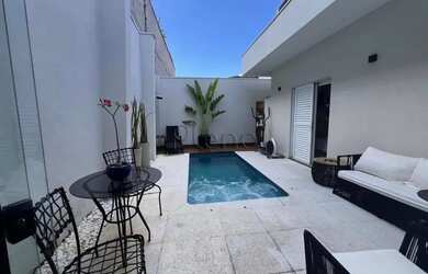 Imagem: A casa em condomínio possui 3 Dormitórios, 4 Banheiros, 4