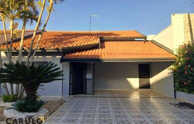 Imagem: A casa em condomínio possui 3 Dormitórios, 2 Banheiros, 4