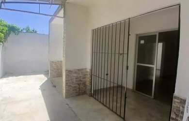 Imagem: A casa possui 2 Dormitórios, 1 Vaga na garagem, 60m² de Área