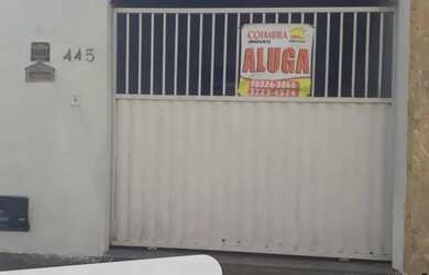 Imagem: A casa possui 3 Dormitórios, 1 Banheiro, 1 Vaga na garagem