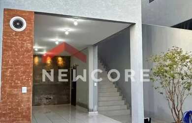 Imagem: A casa possui 2 Dormitórios, 2 Banheiros, 2 Vagas na garagem