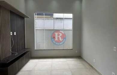 Imagem: A casa possui 3 Dormitórios, 3 Banheiros, 4 Vagas na garagem