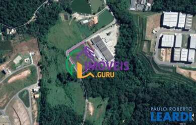 Imagem: O terreno possui 8000m² de Área e está localizado em Parque