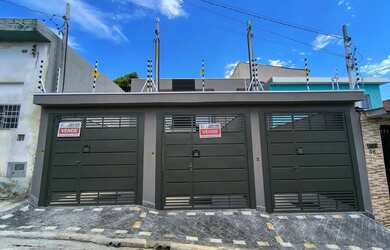 Imagem: A casa possui 2 Dormitórios, 3 Banheiros, 2 Vagas na garagem