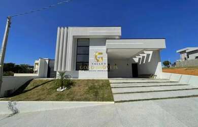 Imagem: A casa possui 3 Dormitórios, 3 Banheiros, 4 Vagas na garagem