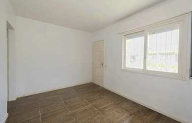 Imagem: A casa possui 2 Dormitórios, 2 Banheiros, 5 Vagas na garagem