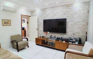 Imagem: A casa possui 2 Dormitórios, 4 Banheiros, 3 Vagas na garagem