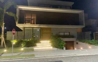 Imagem: A casa em condomínio possui 5 Dormitórios, 5 Banheiros, 5