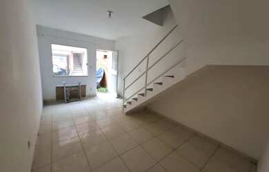 Imagem: A casa em condomínio possui 2 Dormitórios, 2 Banheiros, 1