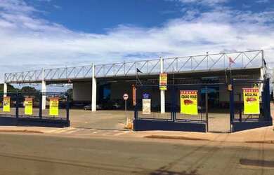 Imagem: O depósito possui 5 Vagas na garagem, 83m² de Área e está