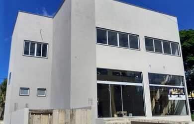 Imagem: O depósito possui 4 Vagas na garagem, 183m² de Área e está