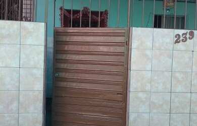 Imagem: A casa possui 3 Dormitórios, 1 Banheiro e está localizado