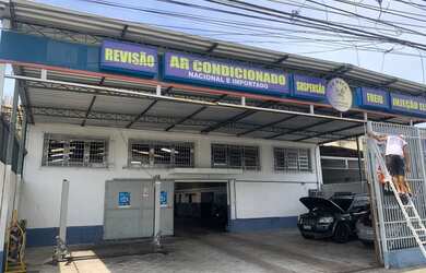 Imagem: O depósito possui 5 Vagas na garagem, 250m² de Área e está