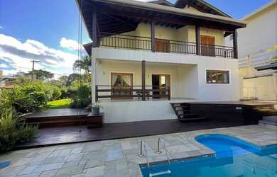 Imagem: A casa em condomínio possui 4 Dormitórios, 5 Banheiros, 4