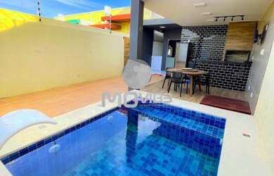 Imagem: A casa possui 2 Dormitórios, 2 Banheiros, 2 Vagas na garagem