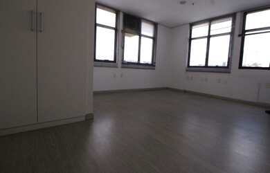 Imagem: O depósito à venda possui 1 Vaga na garagem e 40m² de Área