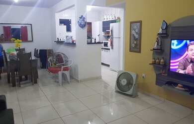 Imagem: A casa possui 3 Dormitórios, 2 Banheiros, 4 Vagas na garagem