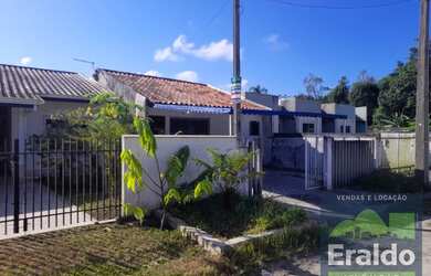 Imagem: A casa possui 2 Dormitórios, 1 Banheiro, 1 Vaga na garagem