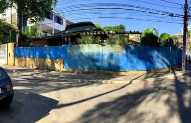 Imagem: O depósito possui 2 Vagas na garagem, 320m² de Área e está