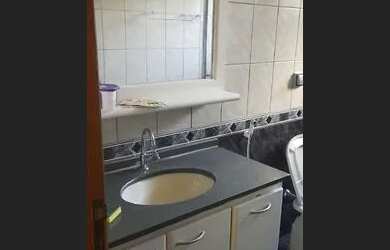 Imagem: A casa possui 3 Dormitórios, 3 Banheiros, 2 Vagas na garagem