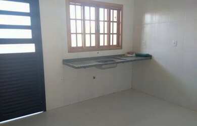 Imagem: A casa possui 2 Dormitórios, 1 Banheiro, 1 Vaga na garagem