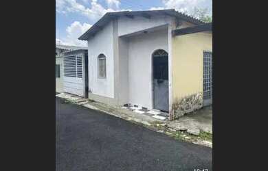 Imagem: A casa possui 2 Dormitórios, 1 Banheiro, 2 Vagas na garagem