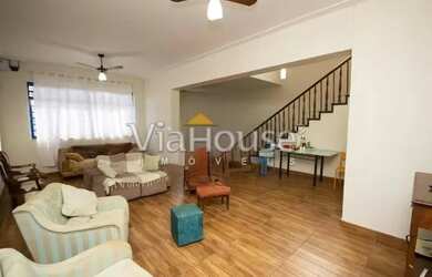 Imagem: O depósito possui 5 Vagas na garagem e 302m² de Área e está