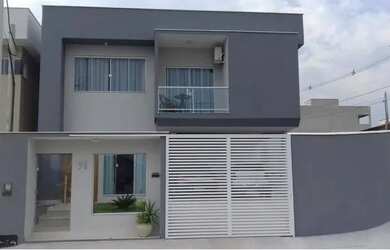 Imagem: A casa possui 3 Dormitórios, 3 Banheiros, 2 Vagas na garagem