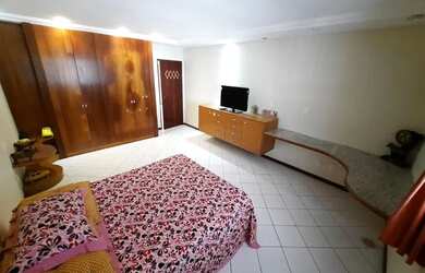 Imagem: A casa possui 3 Dormitórios, 4 Banheiros, 3 Vagas na garagem