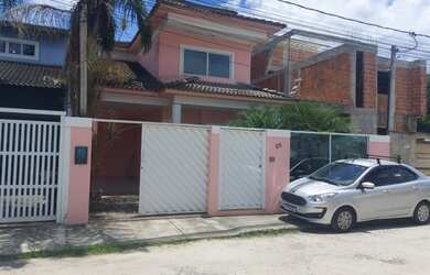 Imagem: A casa possui 3 Dormitórios, 3 Banheiros, 1 Vaga na garagem