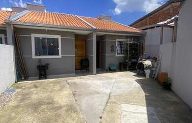 Imagem: A casa possui 2 Dormitórios, 1 Banheiro, 1 Vaga na garagem