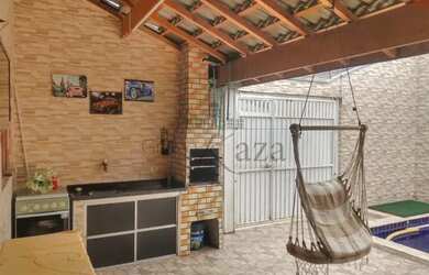 Imagem: A casa possui 3 Dormitórios, 3 Banheiros, 3 Vagas na garagem