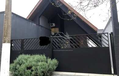 Imagem: A casa possui 4 Dormitórios, 4 Banheiros, 4 Vagas na garagem