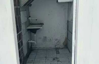 Imagem: A casa possui 2 Dormitórios, 1 Banheiro e está localizado