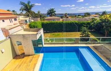 Imagem: A casa possui 5 Dormitórios, 5 Banheiros, 3 Vagas na garagem