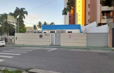 Imagem: A casa possui 5 Dormitórios, 5 Banheiros e 5 Vagas na garagem