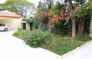 Imagem: A casa possui 4 Dormitórios, 2 Banheiros, 5 Vagas na garagem