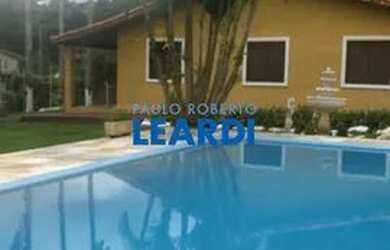 Imagem: A casa possui 4 Dormitórios, 1 Banheiro, 215m² de Área e