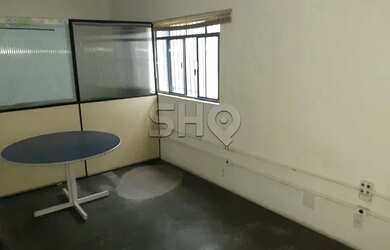 Imagem: O depósito possui 5 Vagas na garagem e 627m² de Área e está