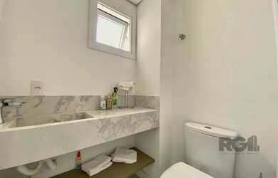 Imagem: O apartamento possui 4 Dormitórios, 1 Banheiro, 2 Vagas na