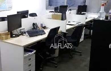 Imagem: O depósito possui 5 Vagas na garagem e 320m² de Área e está