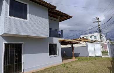 Imagem: A casa possui 2 Dormitórios, 2 Banheiros, 3 Vagas na garagem