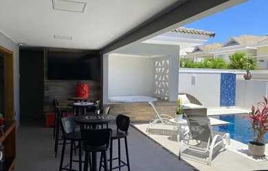 Imagem: A casa possui 4 Dormitórios, 5 Banheiros e 300m² de Área