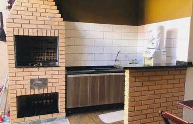 Imagem: A casa possui 2 Dormitórios, 2 Banheiros, 1 Vaga na garagem